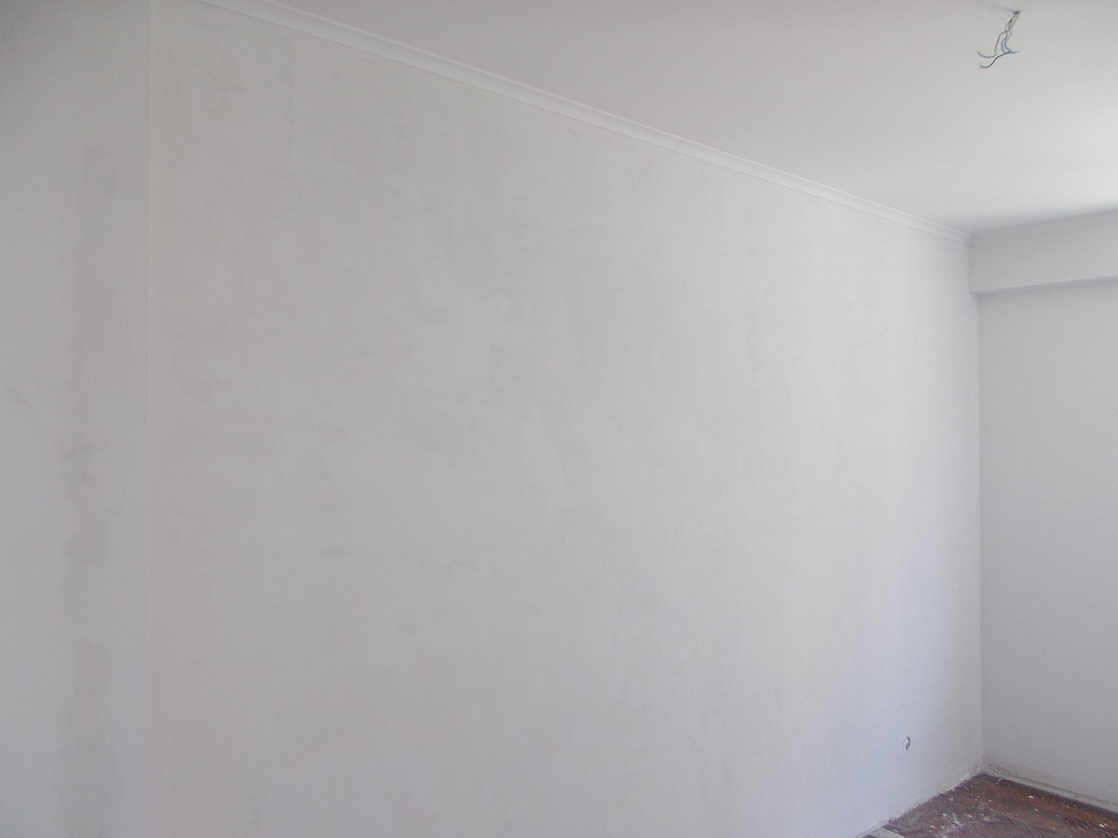 Fotografia de uma parede branca finalizada