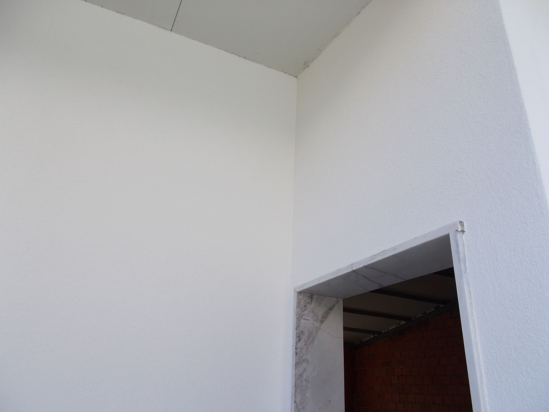 Fotografia de uma parede exterior em capote