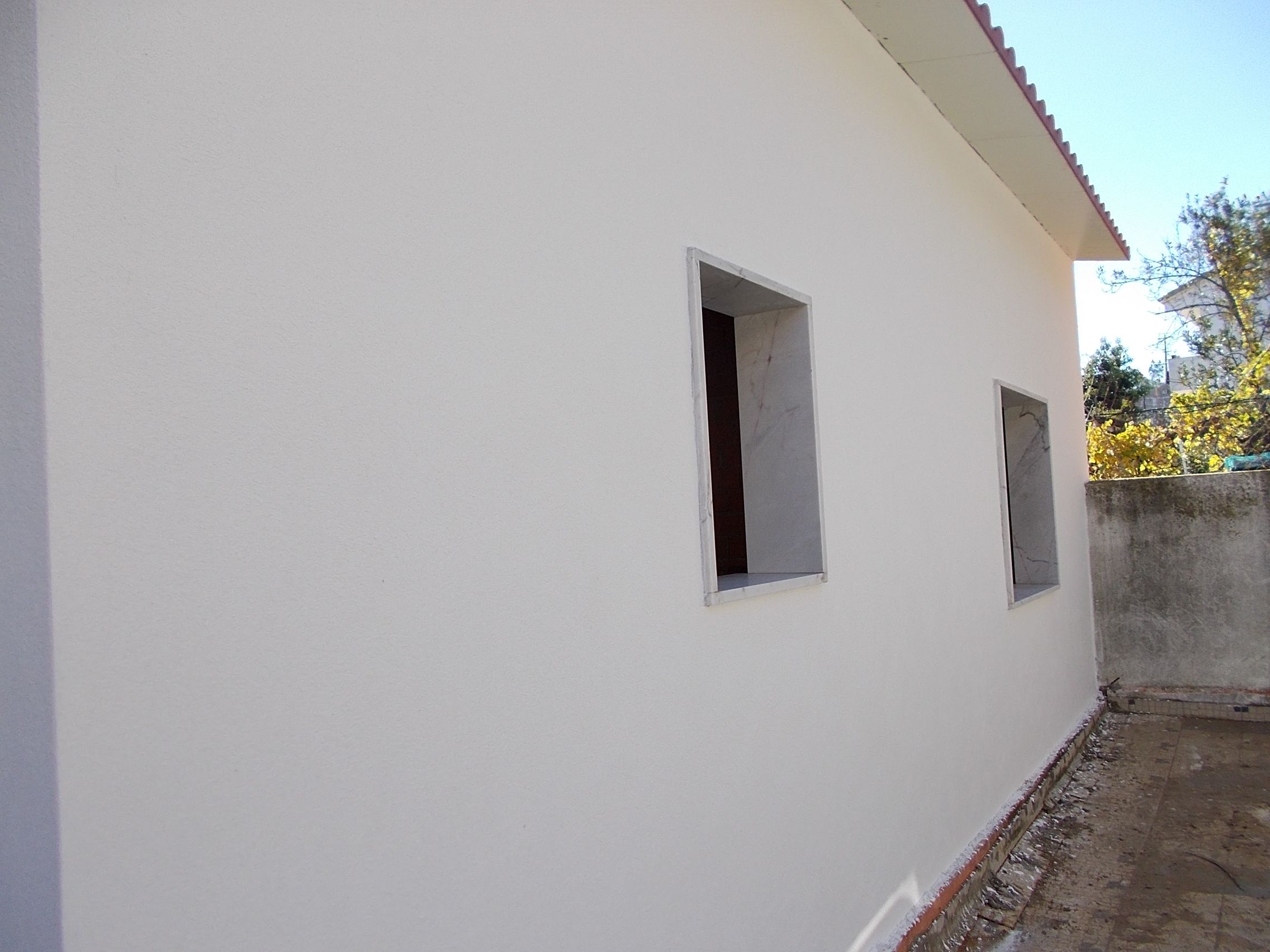 Fotografia de uma parede exterior em capote