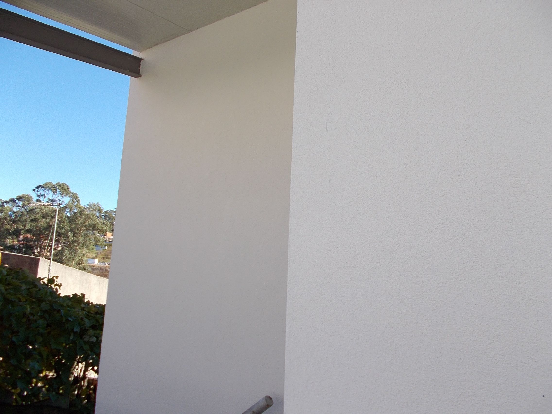 Fotografia de uma parede exterior em capote