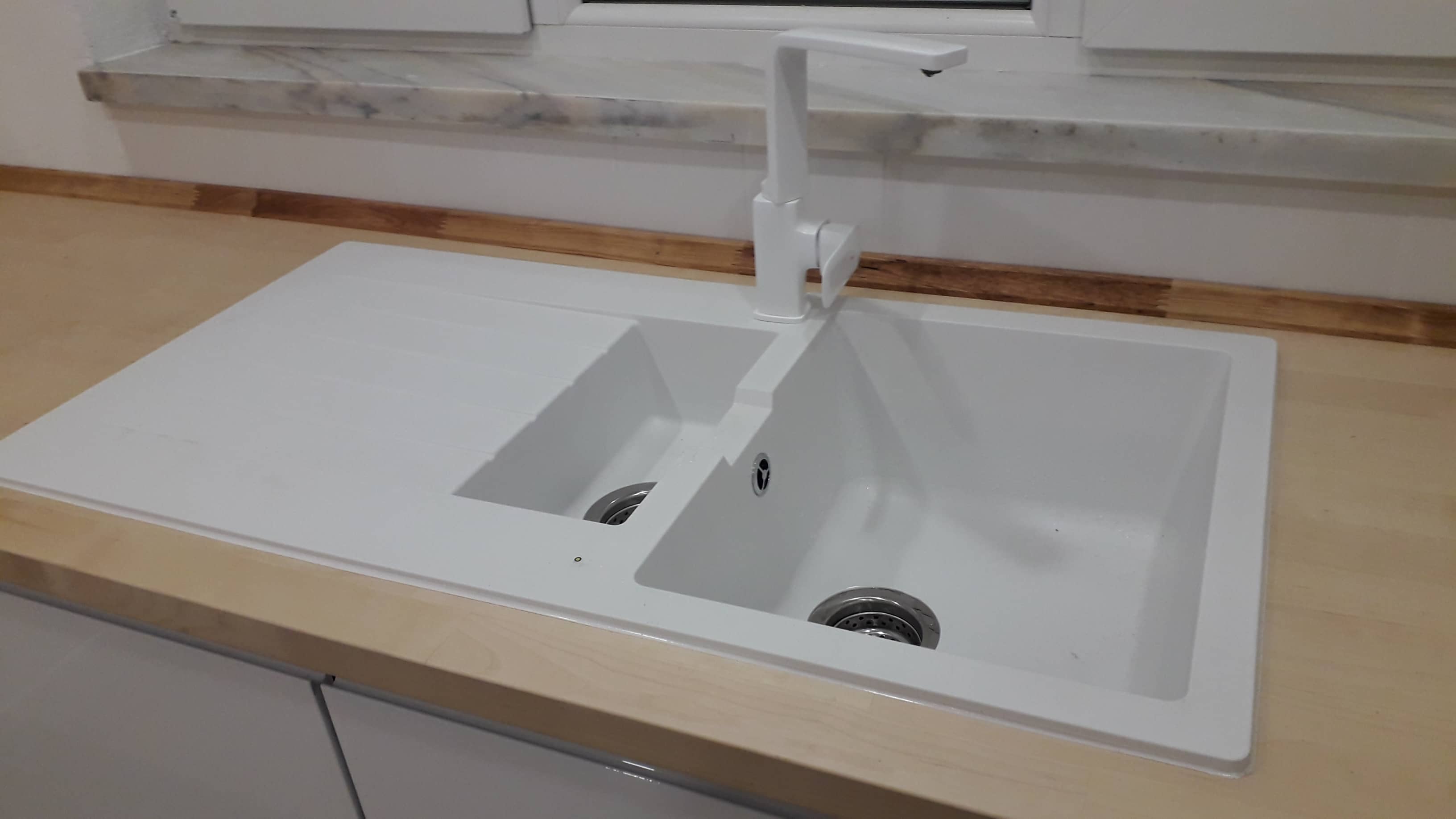 Fotografia de lava-loi&ccedil;a instalado