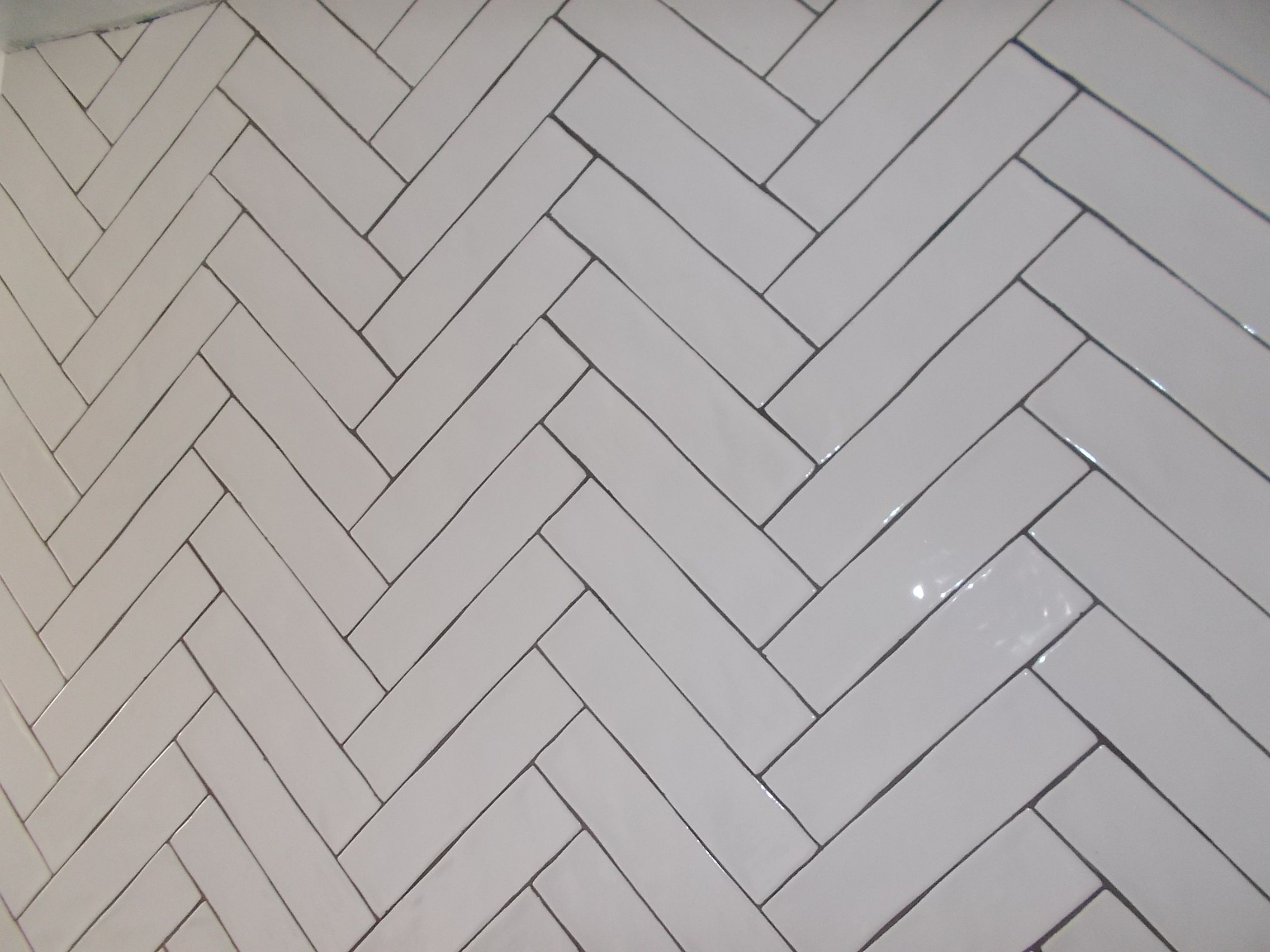 Fotografia de uma parede de azulejos