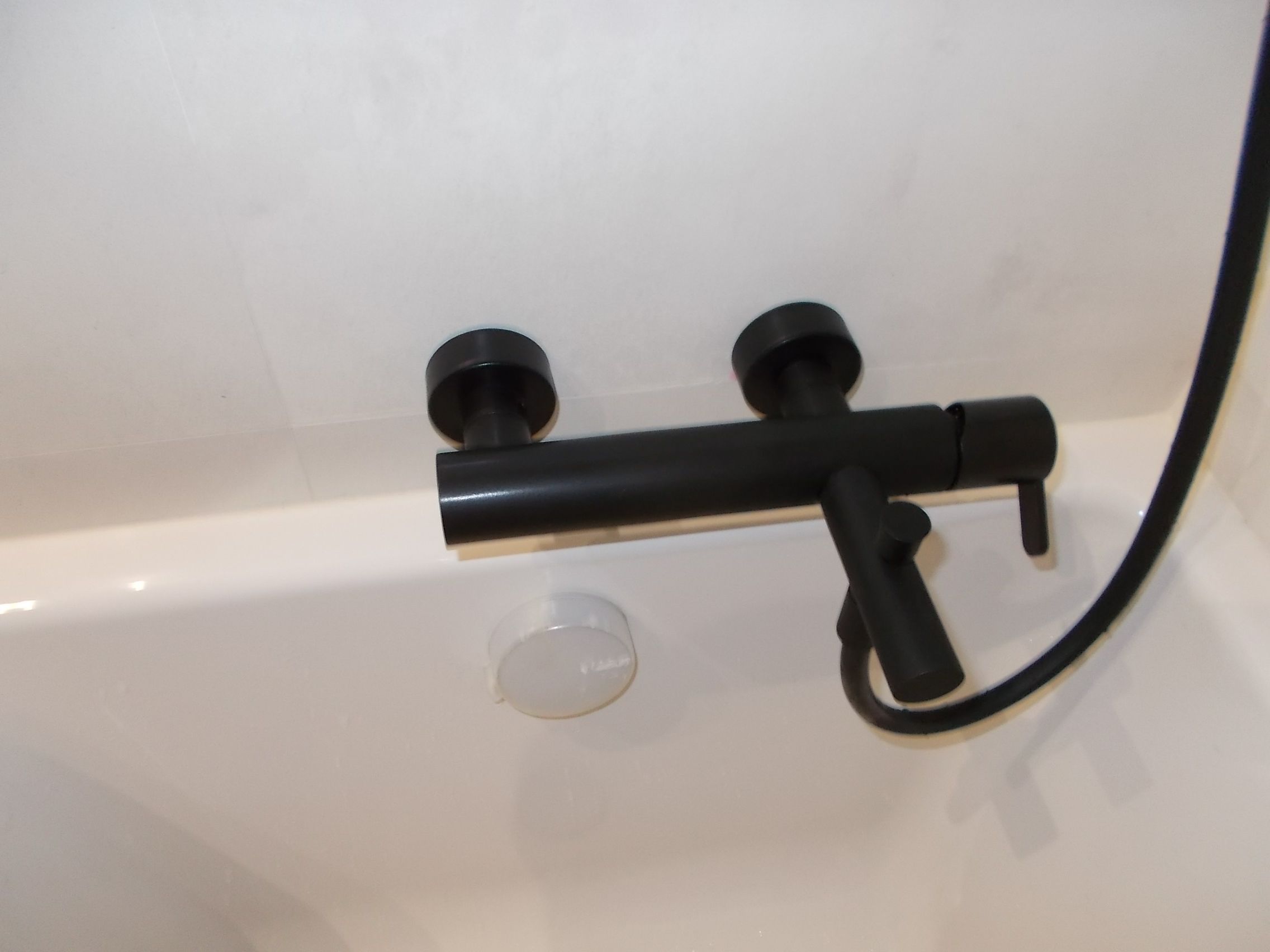 Fotografia de uma torneira instalada