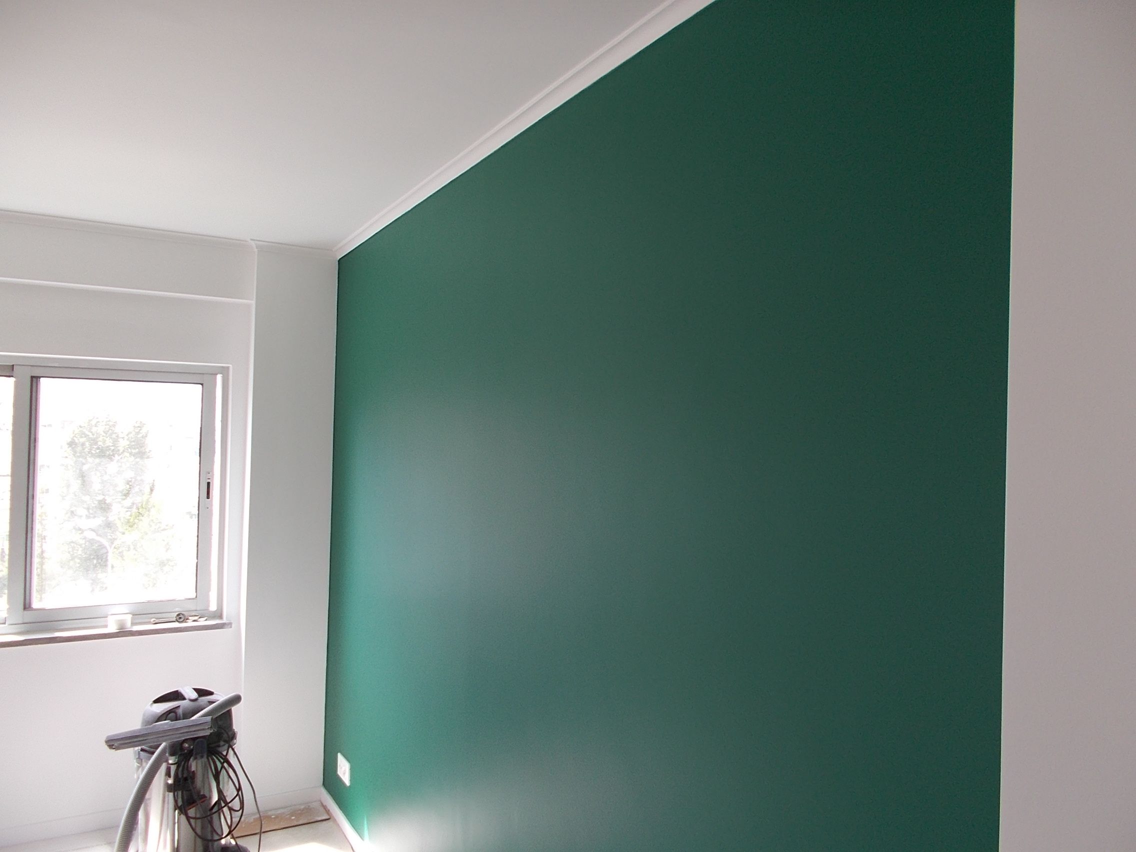 Fotografia de uma parede verde