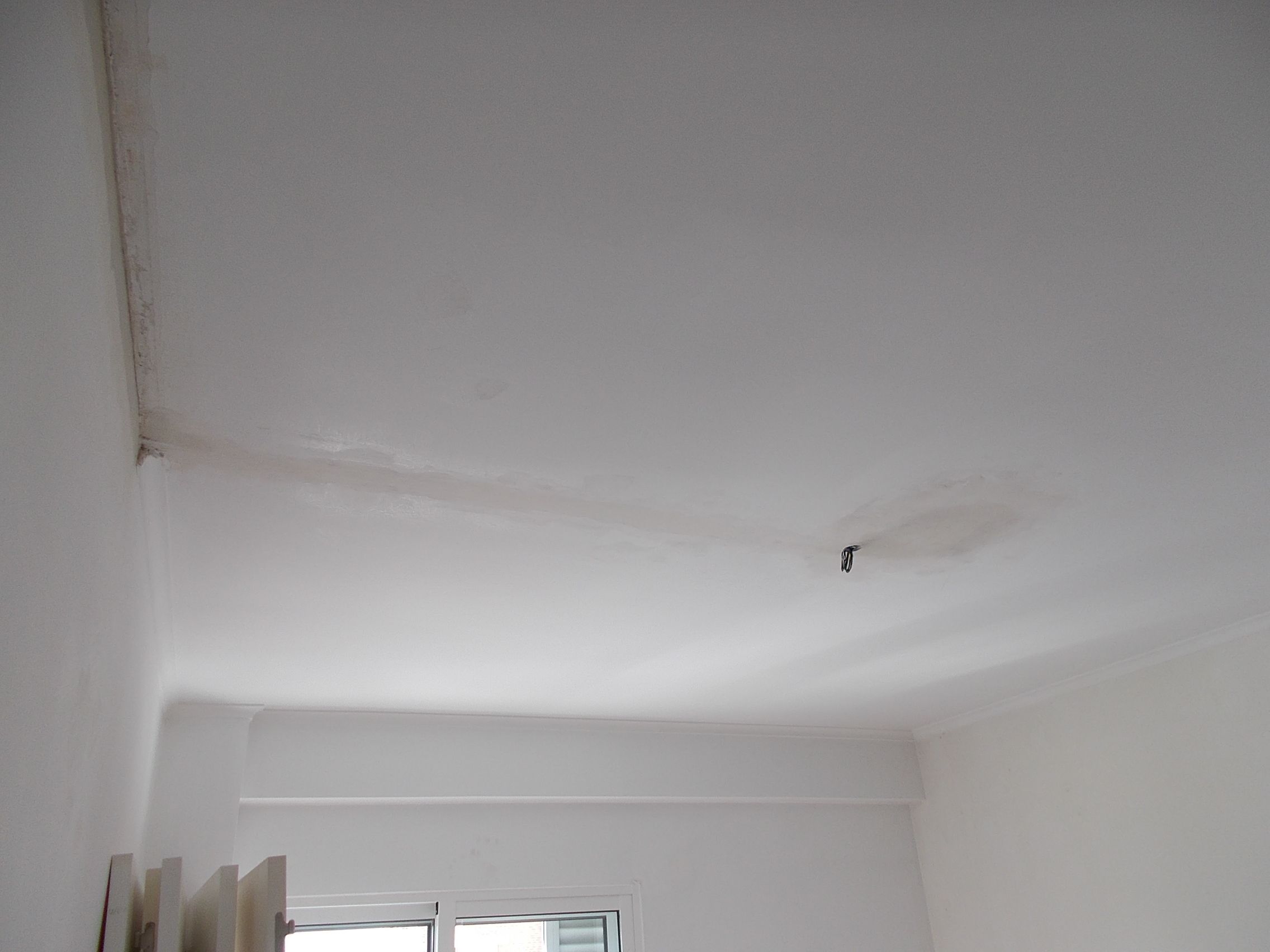 Fotografia de um tecto em constru&ccedil;&atilde;o